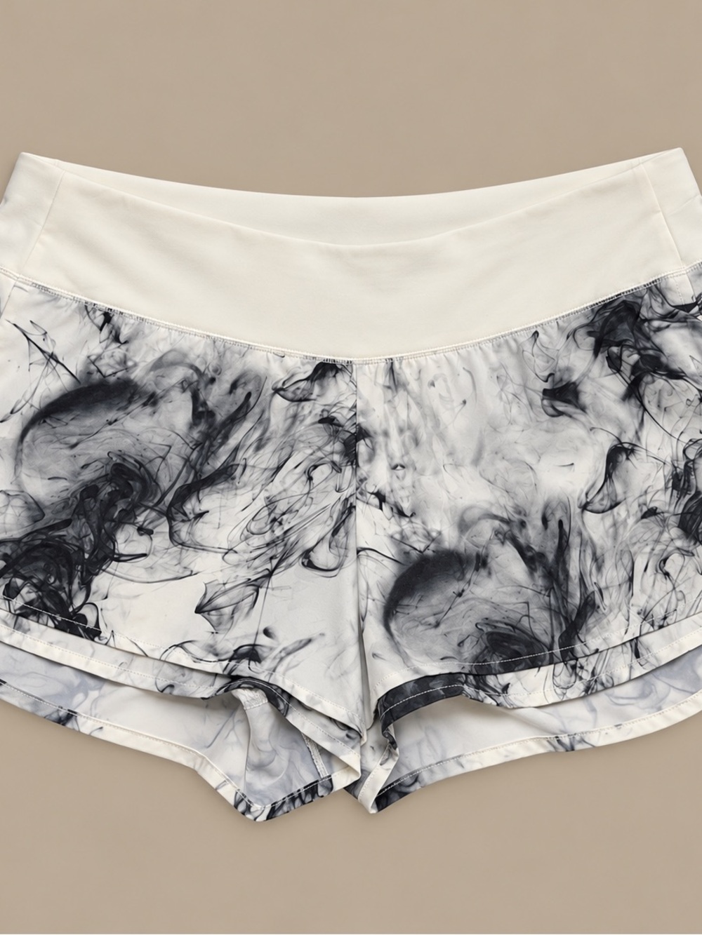 CALIA by Carrie Underwood White Shorts with Black Smoke Print size extra large